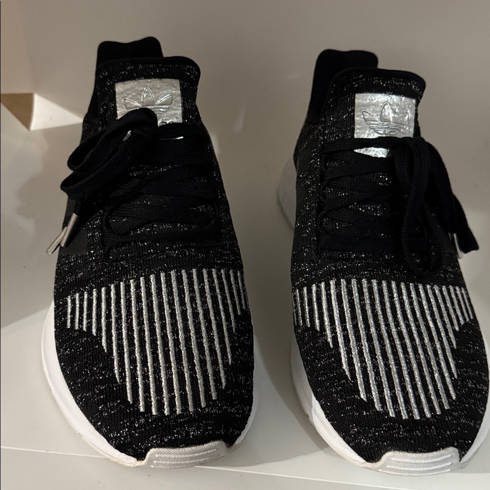 Adidas Swift Run Sneakers size - US8